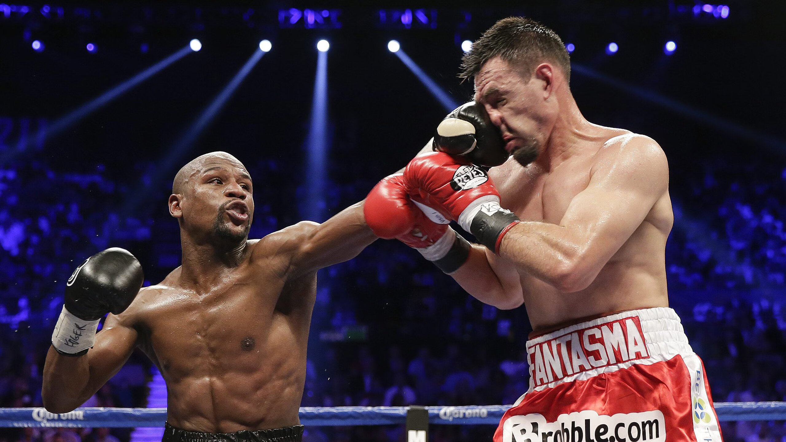 体育品牌加大投入布局高校市场，学校体育品牌